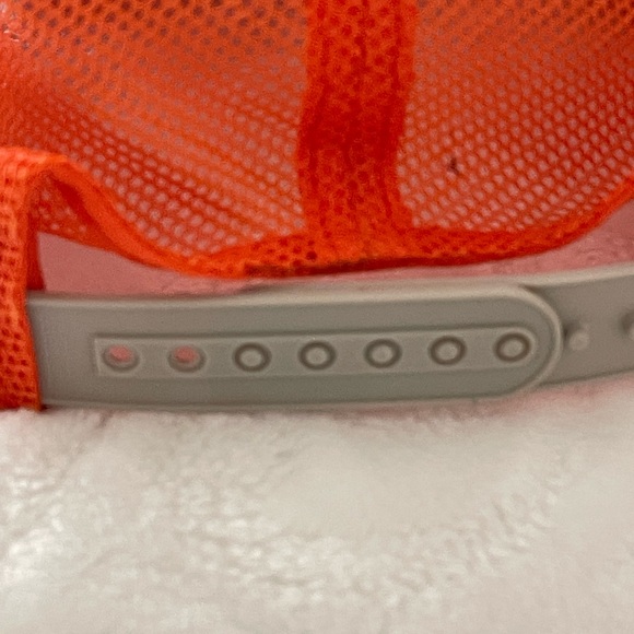 Ed Hardy Cap / Fish Coy design - Picture 6 of 8